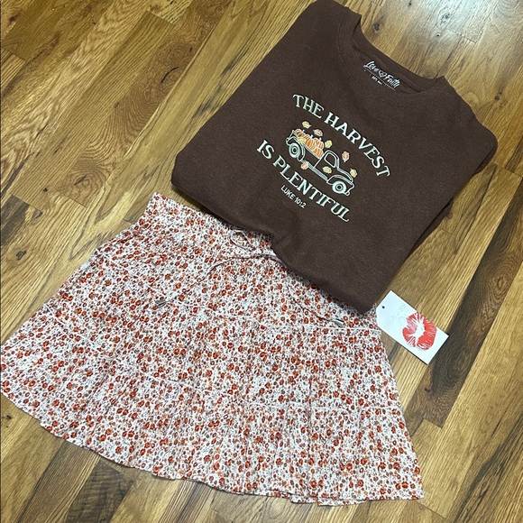 💕5/$15 Hot Kiss burnt orange Floral Mini Skirt, NEW - Picture 3 of 3